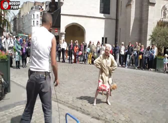 Video :A granny completely lets loose while dancing in the street
